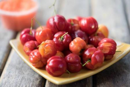 Acerola - češnja, ki ima 20-krat več vitamina C kot pomaranča